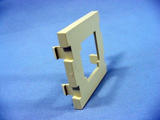Leviton MOS 802.5 Token Ring Connector Mounting Plate Quickport Ivory 41292-TRI