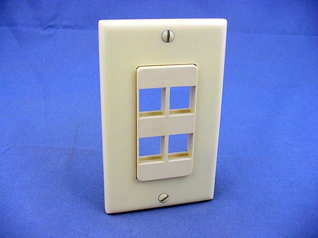 Leviton Ivory 4-Port Decora Quickport Insert w/Wallplate Cover 41644-I