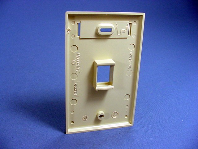 Leviton 42080-1IS Ivory Quickport 1-Port ID Window Flush Wallplate 1-Gang Cover