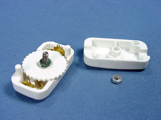 Leviton Miniature White Feed-Through Lamp Cord Switch 6A 125V 423-3KW Carded