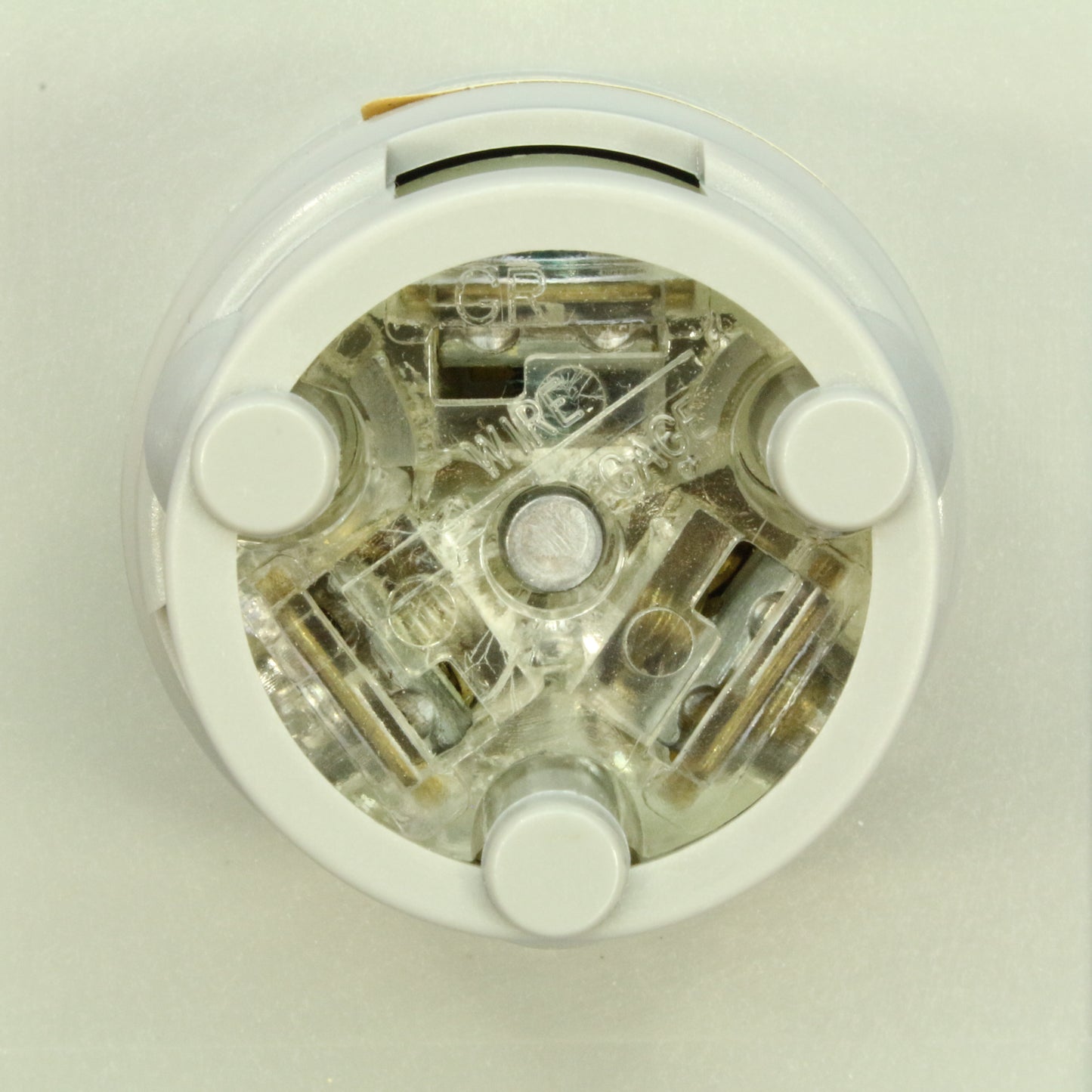 Leviton 4715-FWP Weather Resistant Cover Locking Flanged Outlet Receptacle L5-15
