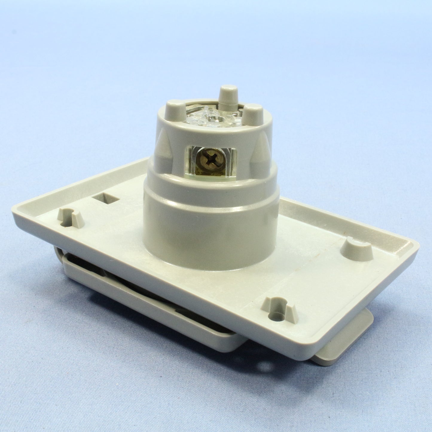 Leviton Weather Resistant Cover Locking Flanged Inlet Plug Nema L5-15P 4716-FWP