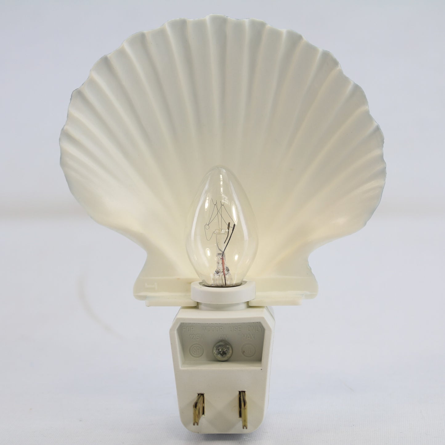 Leviton 48570-BU Blue Sea Shell Guide Night Light 120V Dawn-to-Dusk