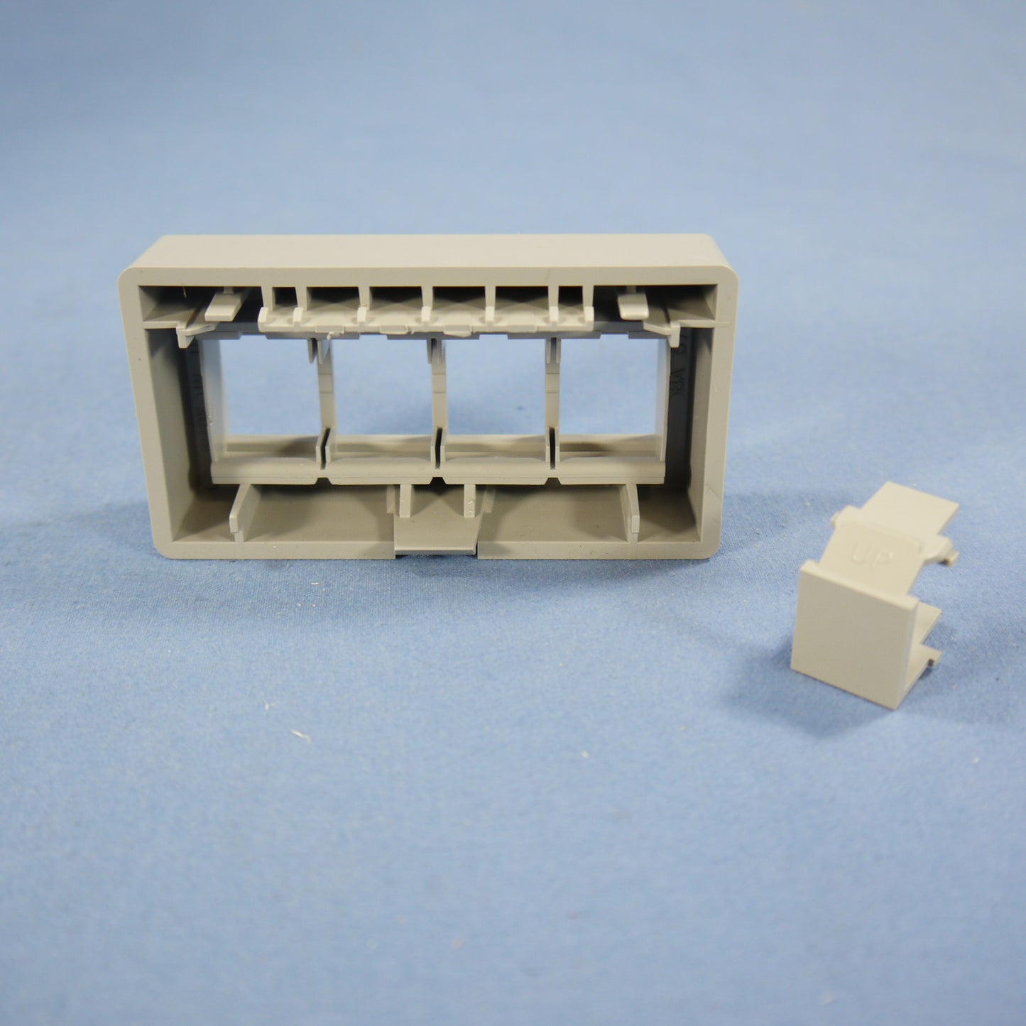 Leviton Gray Quickport 4-Port Cubicle Wallplate Data Faceplate X-Deep 49900-EG4