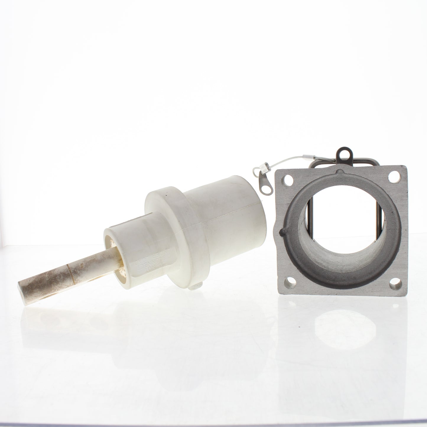Leviton 49FR2-W White 49 Series Single Pole Female Receptacle Double Hole 1000V