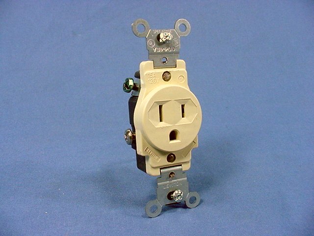 Leviton Ivory Commercial Single Outlet Receptacle Nema 5-15 15A 125V Bulk 5015-I