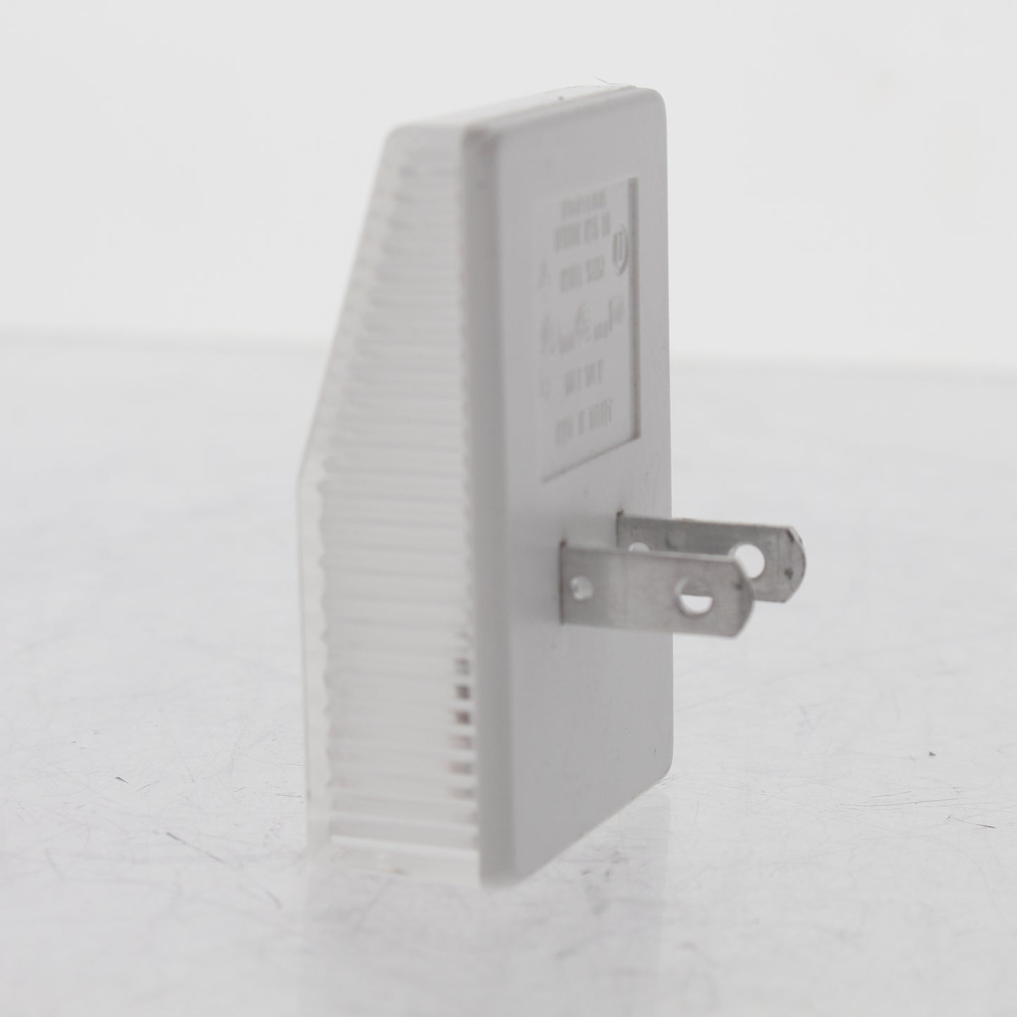 Leviton 51157 Omni-Directional Night Light 125V 1/4 Watt