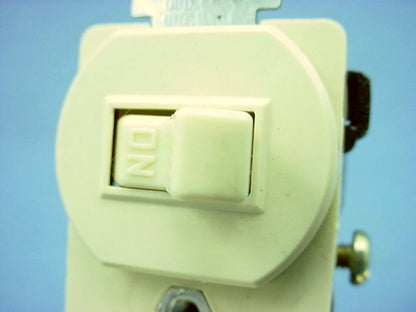 Leviton Ivory Dual Wall Light Switch Duplex Toggle 15A Single Pole Bulk 5224-2I