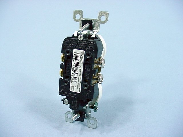 Leviton White Residential Duplex Receptacle Outlet Nema 5-15R 15A Bulk 5320-SW