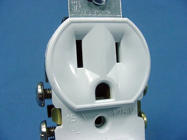 Leviton White Residential Duplex Receptacle Outlet 5-15R 15A 125V Bulk 5320-W