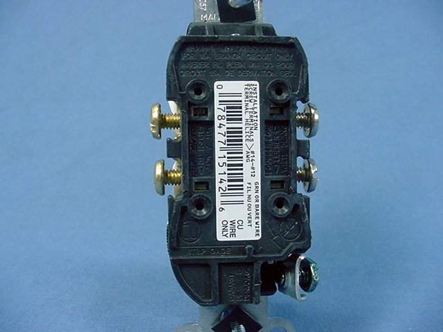 Leviton White Residential Duplex Receptacle Outlet 5-15R 15A 125V Bulk 5320-W