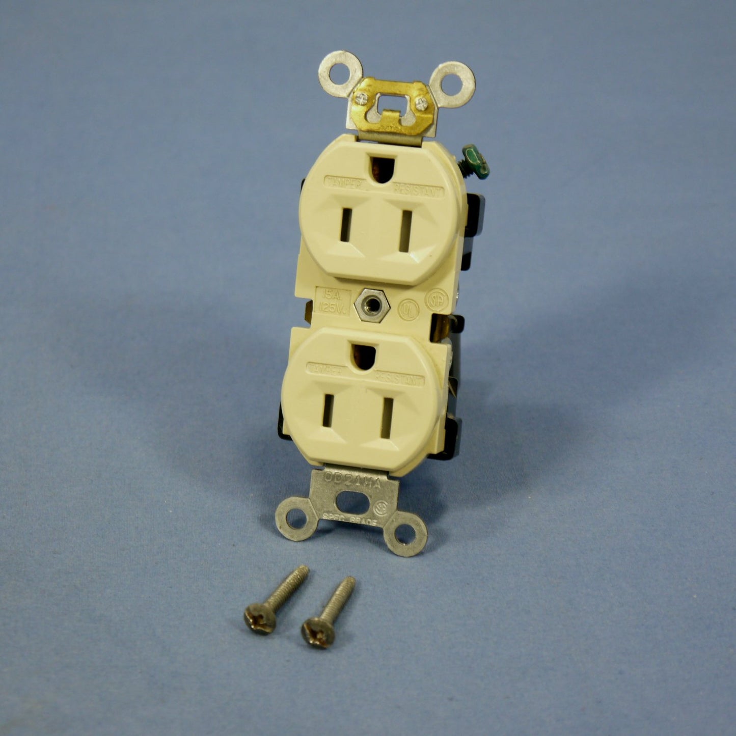 Leviton Ivory Tamper Resistant Duplex Receptacle Outlet 5-15R 15A 125V 5321-I