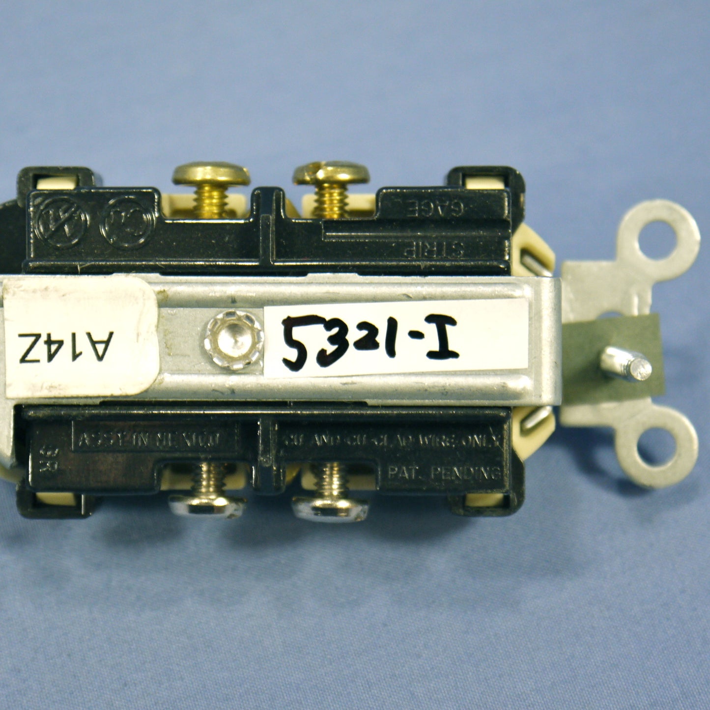 Leviton Ivory Tamper Resistant Duplex Receptacle Outlet 5-15R 15A Bulk 5321-I