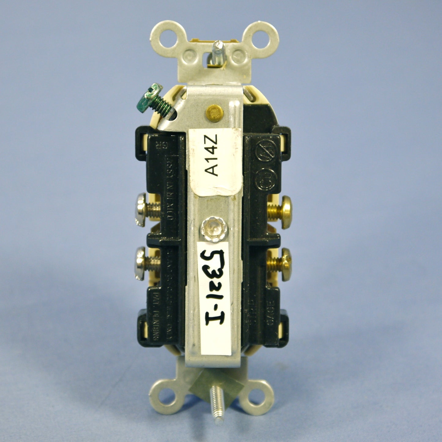 Leviton Ivory Tamper Resistant Duplex Receptacle Outlet 5-15R 15A Bulk 5321-I