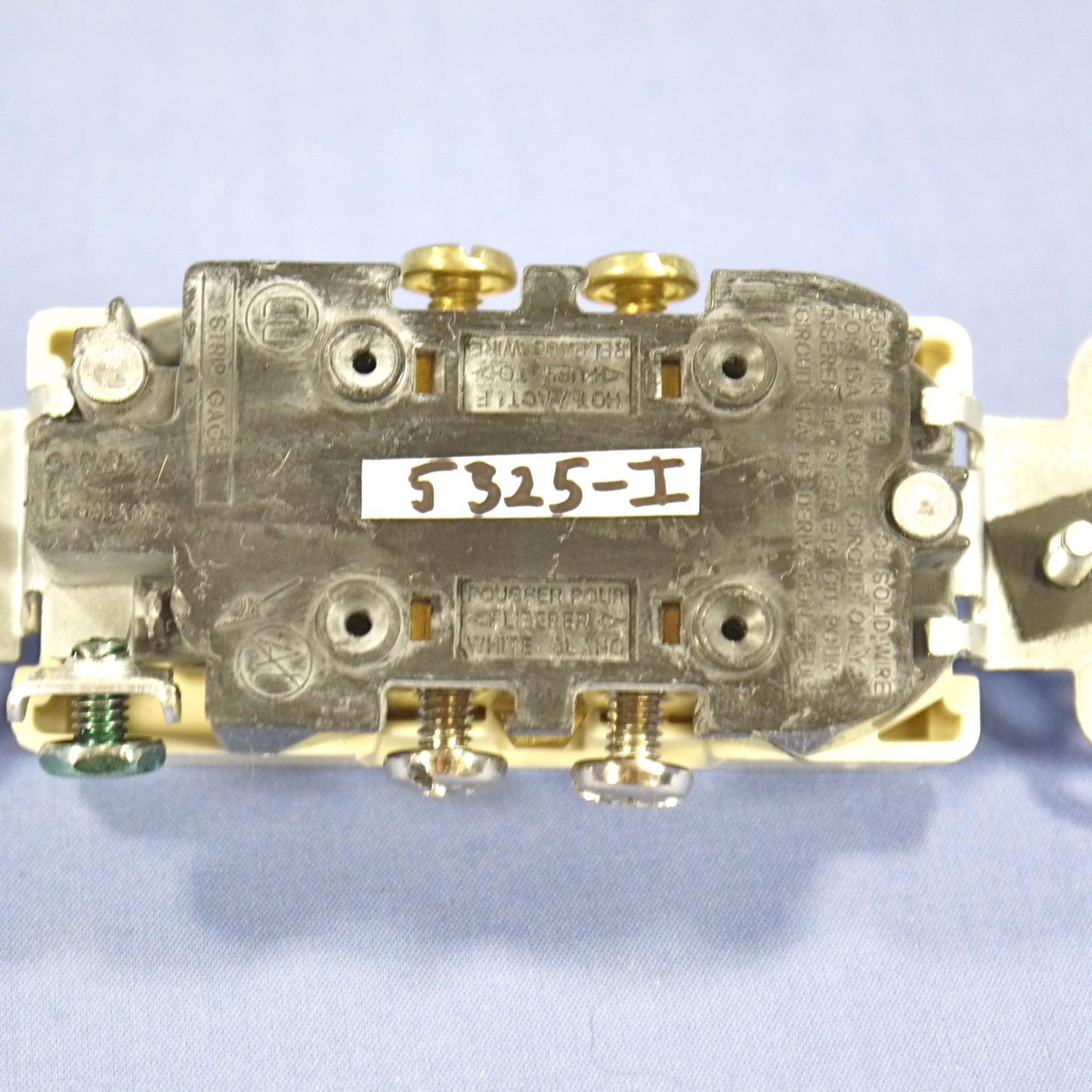 Leviton Ivory Decora Receptacle Duplex Outlet Nema 5-15R 15A 125V Bulk 5325-I