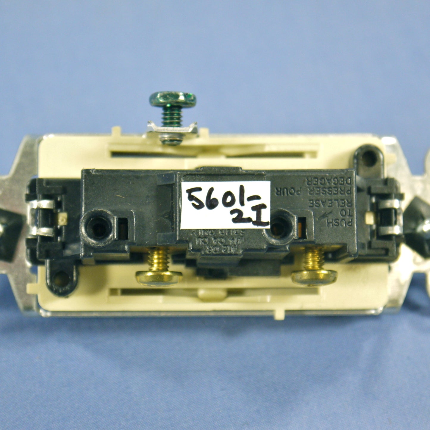 Leviton 5601-2I Ivory Decora On/Off Rocker Light Wall Switch 15A 1-Pole Bulk