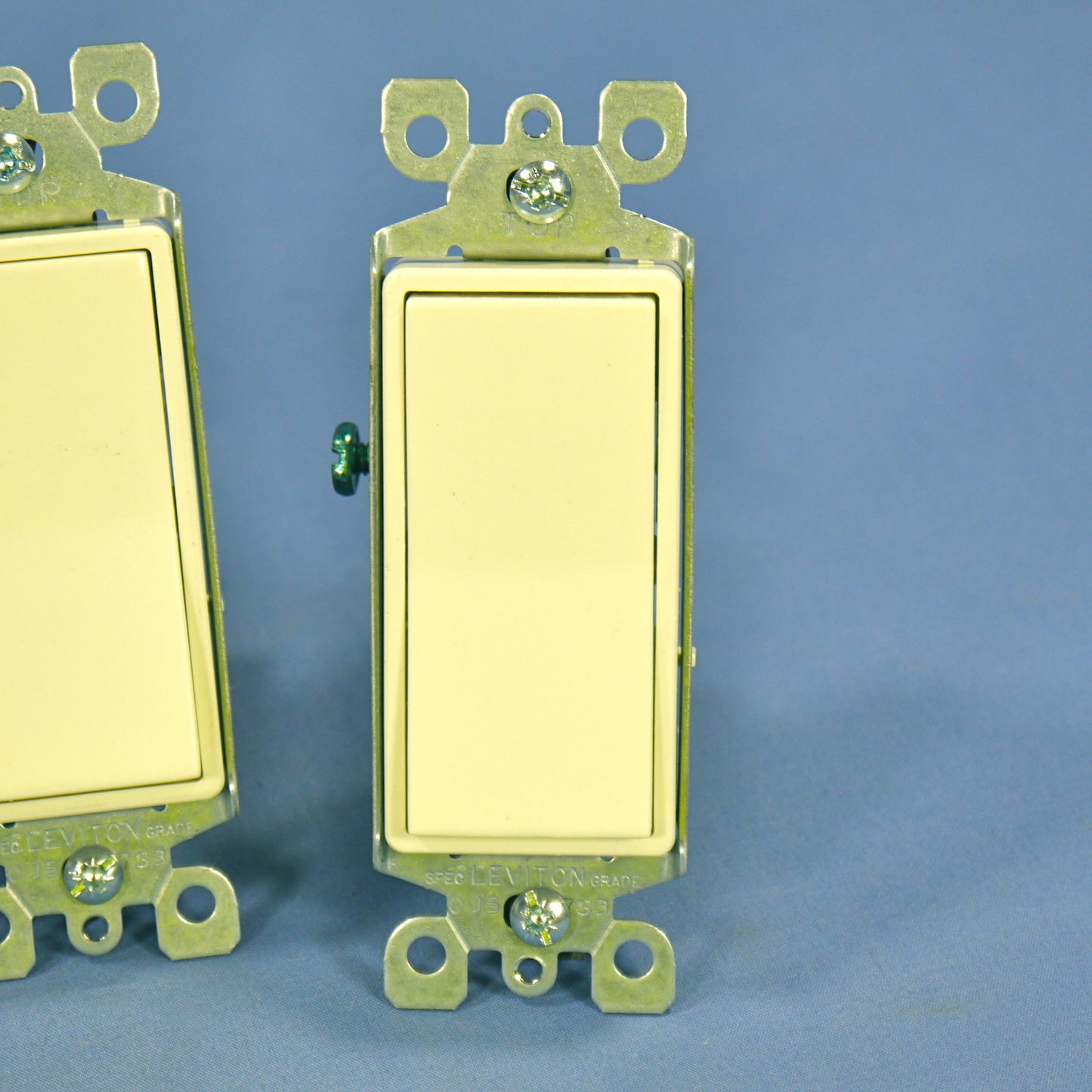 Leviton 5603-2A Almond 3-Way Decora 15A Rocker Wall Light Switches 120/277V 5pcs