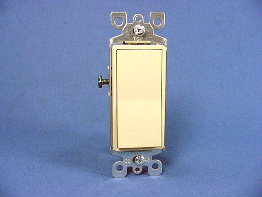 Leviton Ivory 3-Way Decora Smooth Rocker Wall Light Switch 15A 125V Bulk 5603-2I