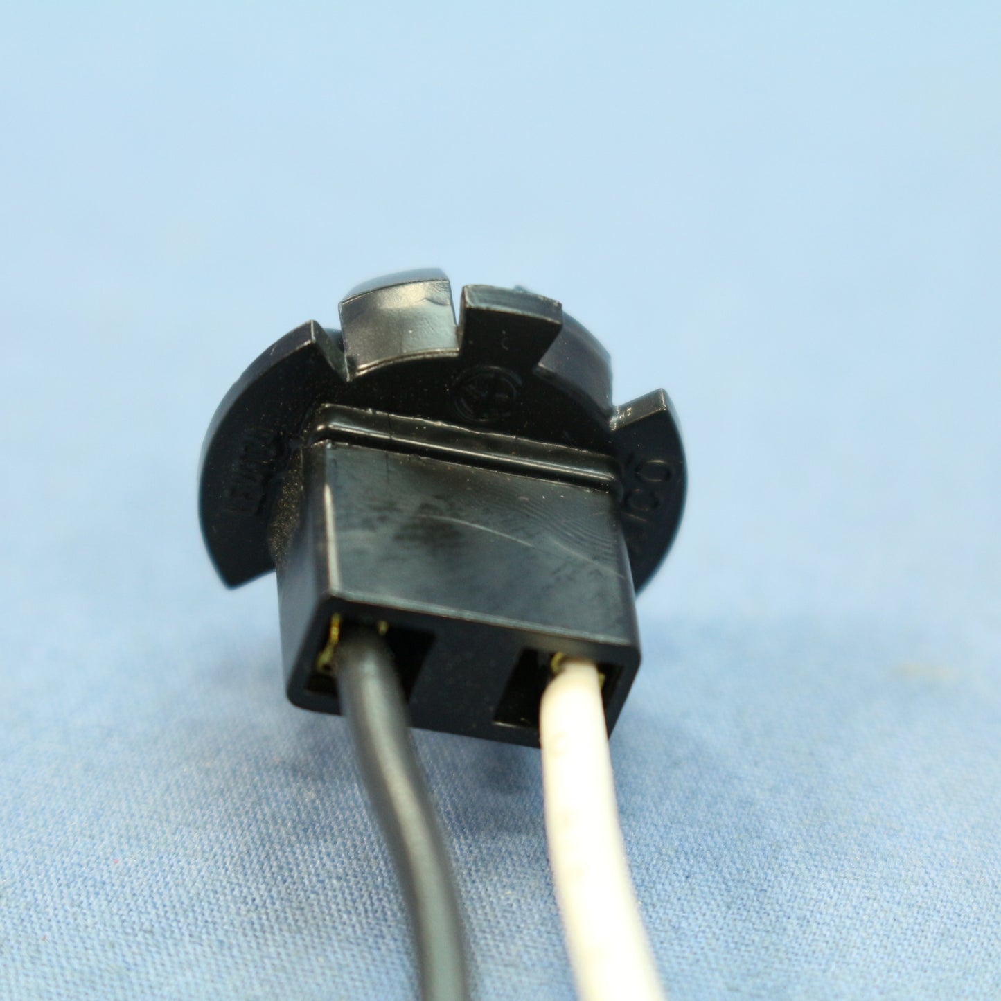 Leviton 562-800 Wedge-Base Snap-In 8' Lead Lampholder For T-5 T3 1/4 Mini Lamps