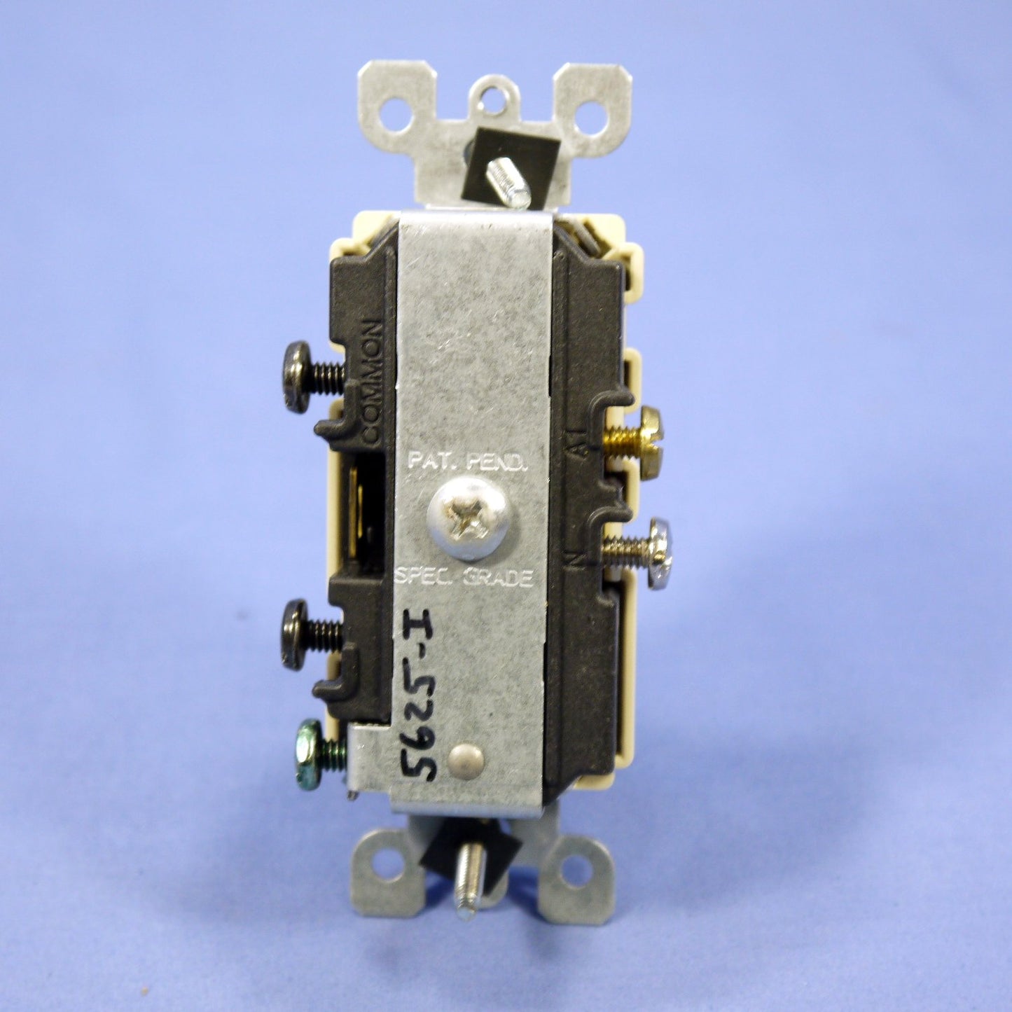 Leviton 5625-I Ivory Commercial Combination Decora Switch Receptacle 15A Bulk