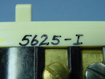 Leviton 5625-I Ivory Decora Single Pole Toggle Switch 5-15R 15A Receptacle Bulk