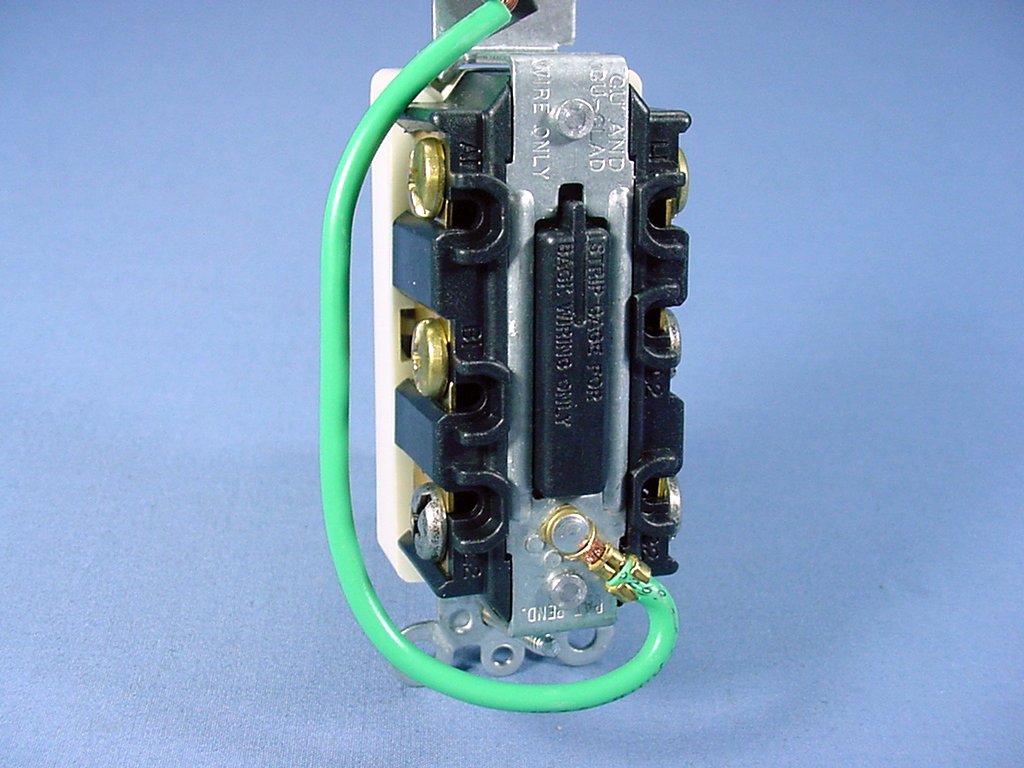 Leviton 5686-2A Almond DPDT Center-OFF Decora Rocker Light Switch Maintained