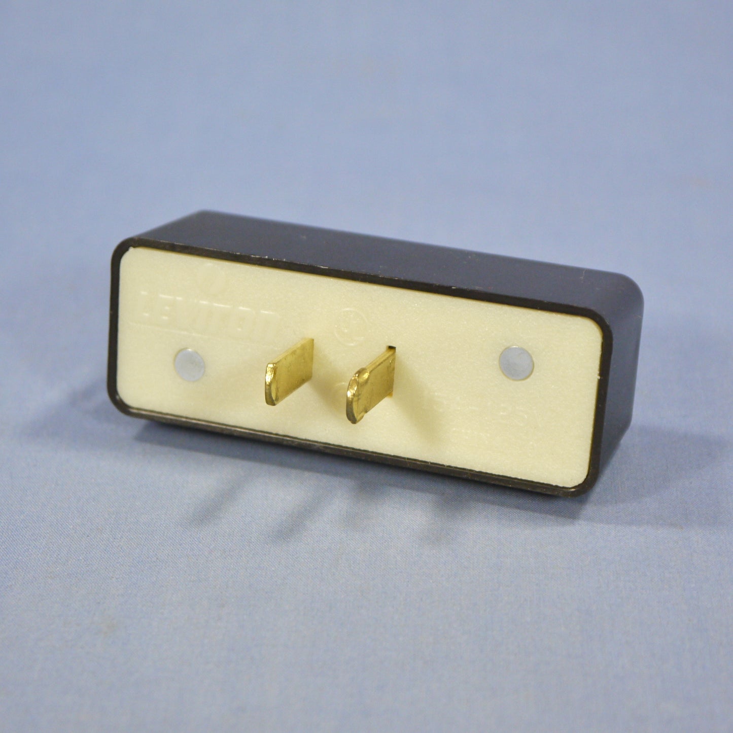 Leviton Polarized Brown Triple Tap Outlet Adapter Nema 1-15R 15A 125V Bulk 63