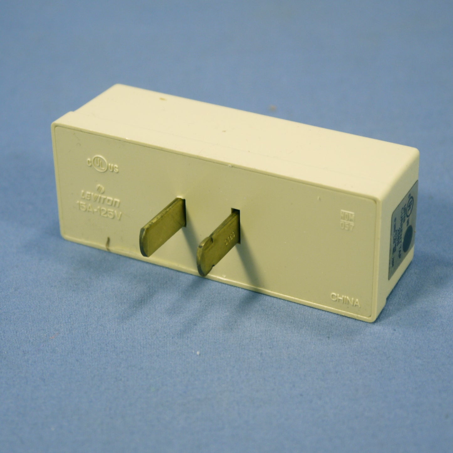 Leviton Ivory Polarized Triple Tap Outlet Adapter 1-15R 15A 125V 63-I Carded
