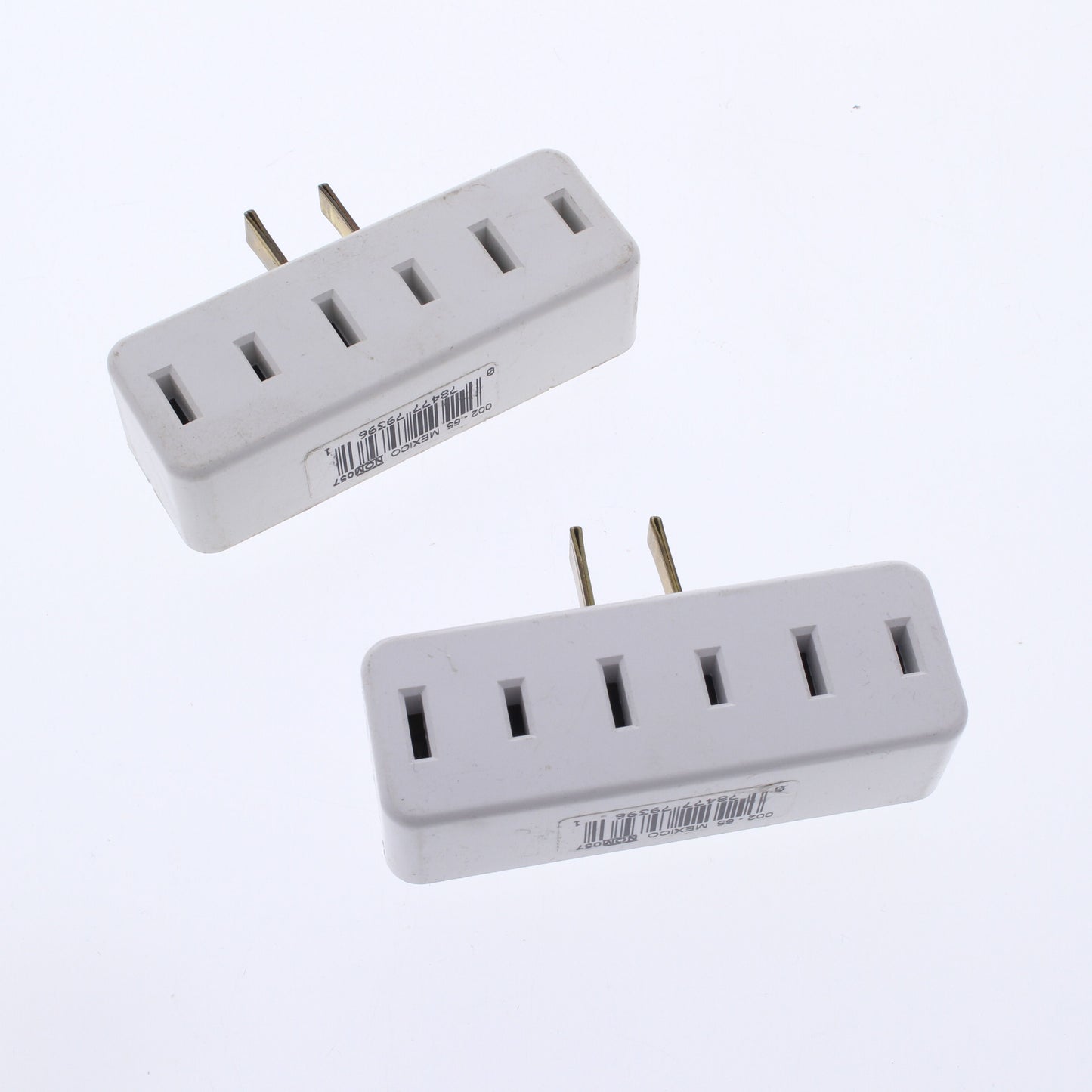 Leviton 65-W White 15A Adapter Plug-In Triple Tap Outlets Bulk 1-15R 125V 2pcs