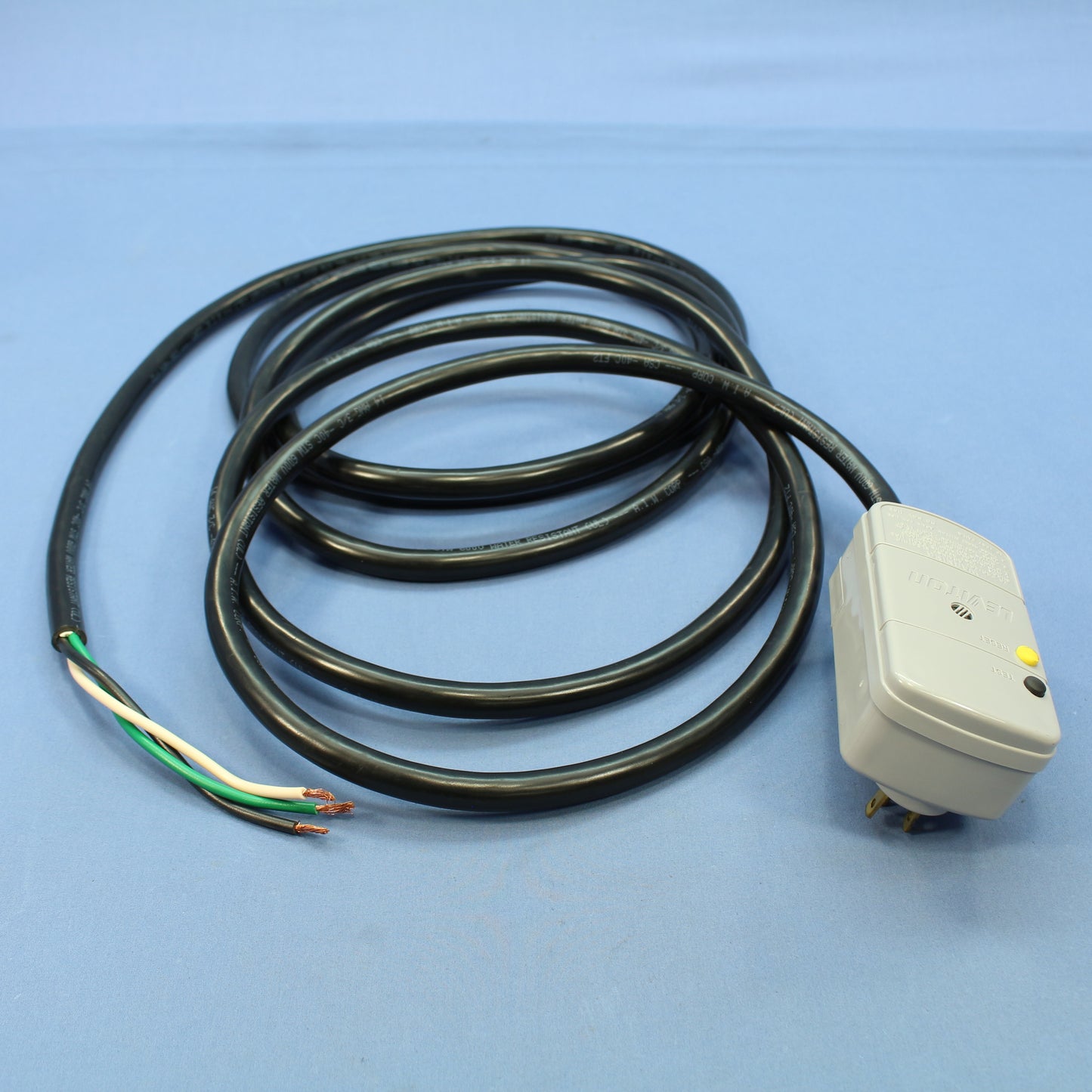 Leviton Gfci Right Angle Plug w/ 14AWG 600V 15ft. Cable Nema 5-15P 15A 120V 6593