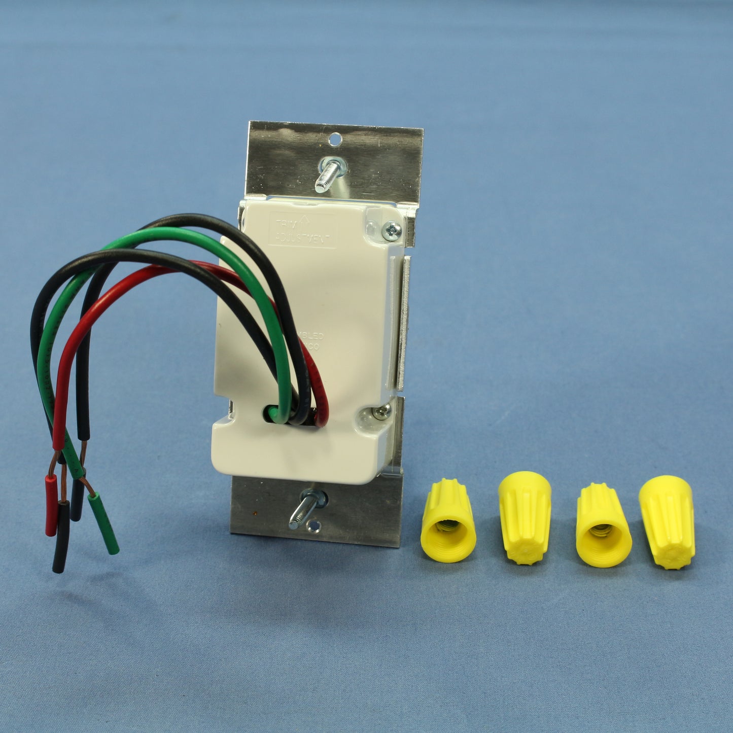 Leviton Almond Decora Lighted 3-Way Slide Dimmer Switch Incandescent 6633-PA