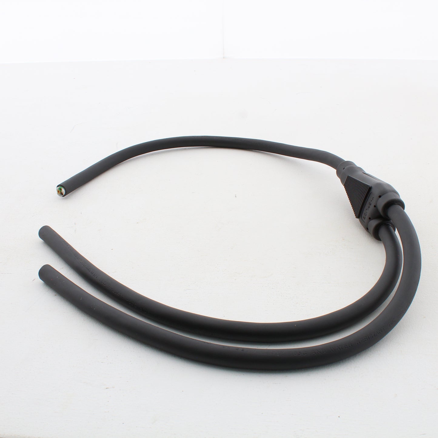 Leviton Black Y-Splice 3ft Water Resistant Extension Cable Stranded Wire E-25411