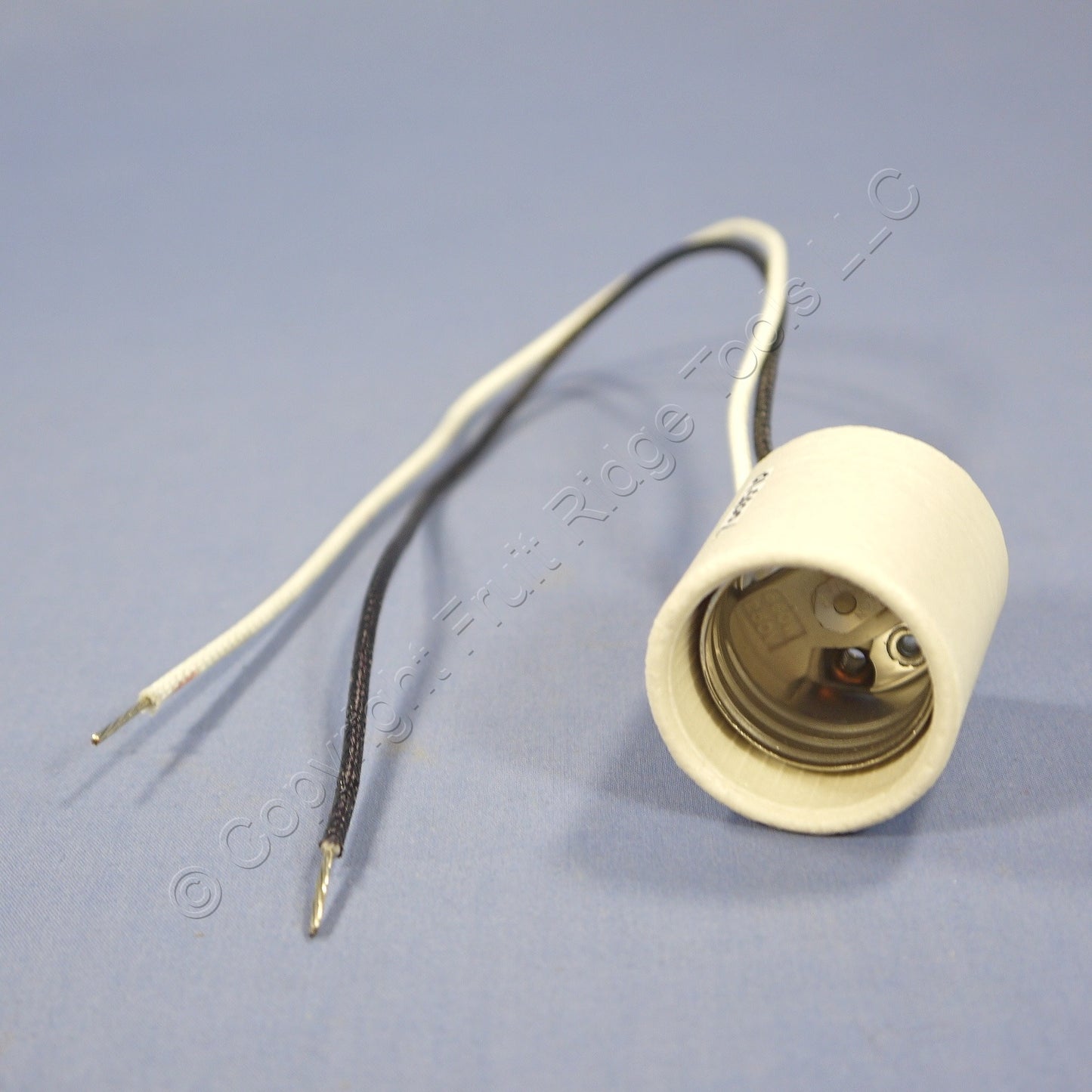 10 Leviton Unglazed Porcelain Light Socket Lamp Holders Medium 660W 70035-10