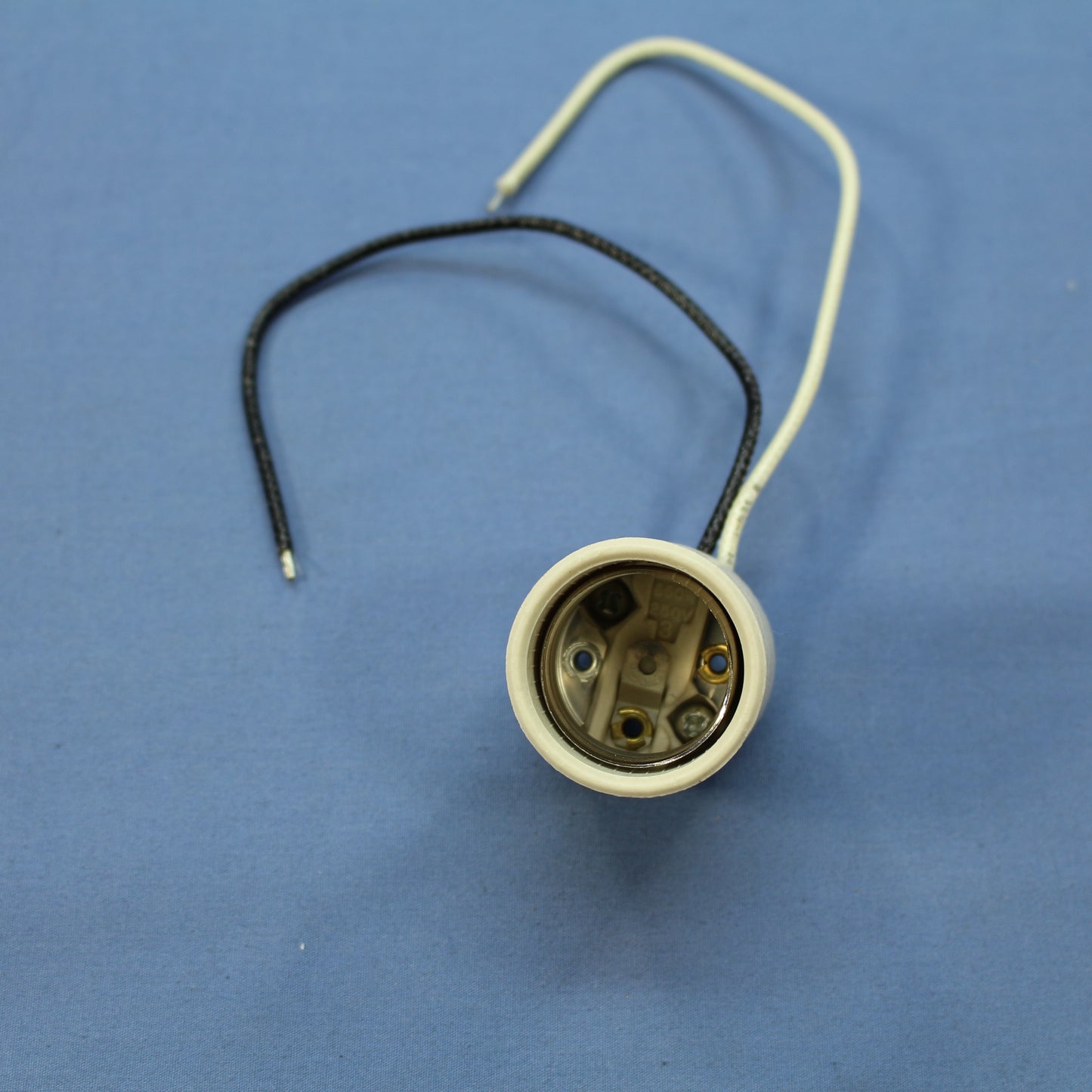 100 Leviton Unglazed Porcelain E26 Light Socket Lampholders 660W 250V 70036-10