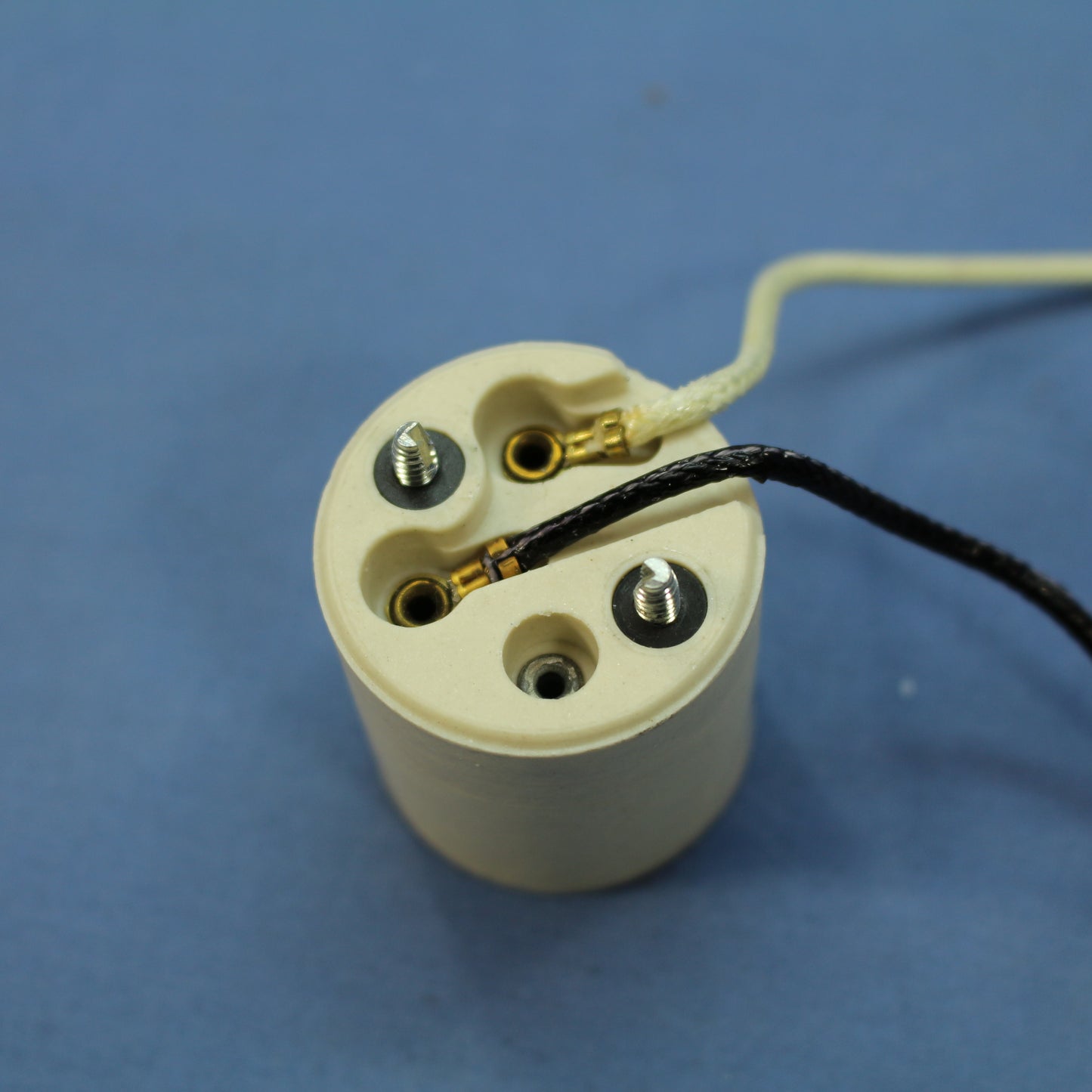 100 Leviton Unglazed Porcelain E26 Light Socket Lampholders 660W 250V 70036-10