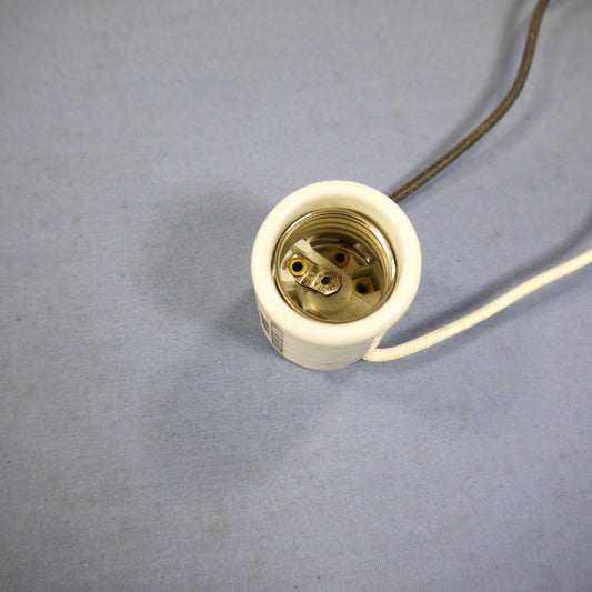 Leviton Porcelain Light Socket 4 KV Pulse Lamp Holder Bushing Mount 70051-000