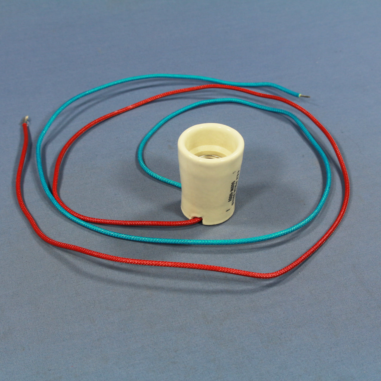 Leviton Porcelain Light Socket 4 KV Lamp Holder Bushing Mount 660W Bulk 70051