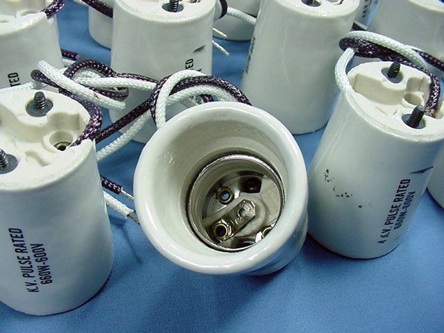 50 Leviton Porcelain 4 KV Pulse Rated Screw Mount HID Light Sockets 70052-100