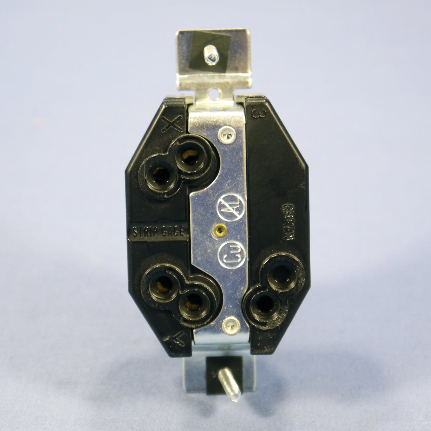 Leviton Twist Turn Locking Receptacle Outlet Nema L8-30R 30A 480V 70830-FR Bulk