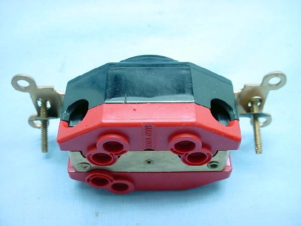 Leviton 70920-FR Twist Turn Locking Receptacle Outlet 20A 600V NEMA L9-20R Boxed