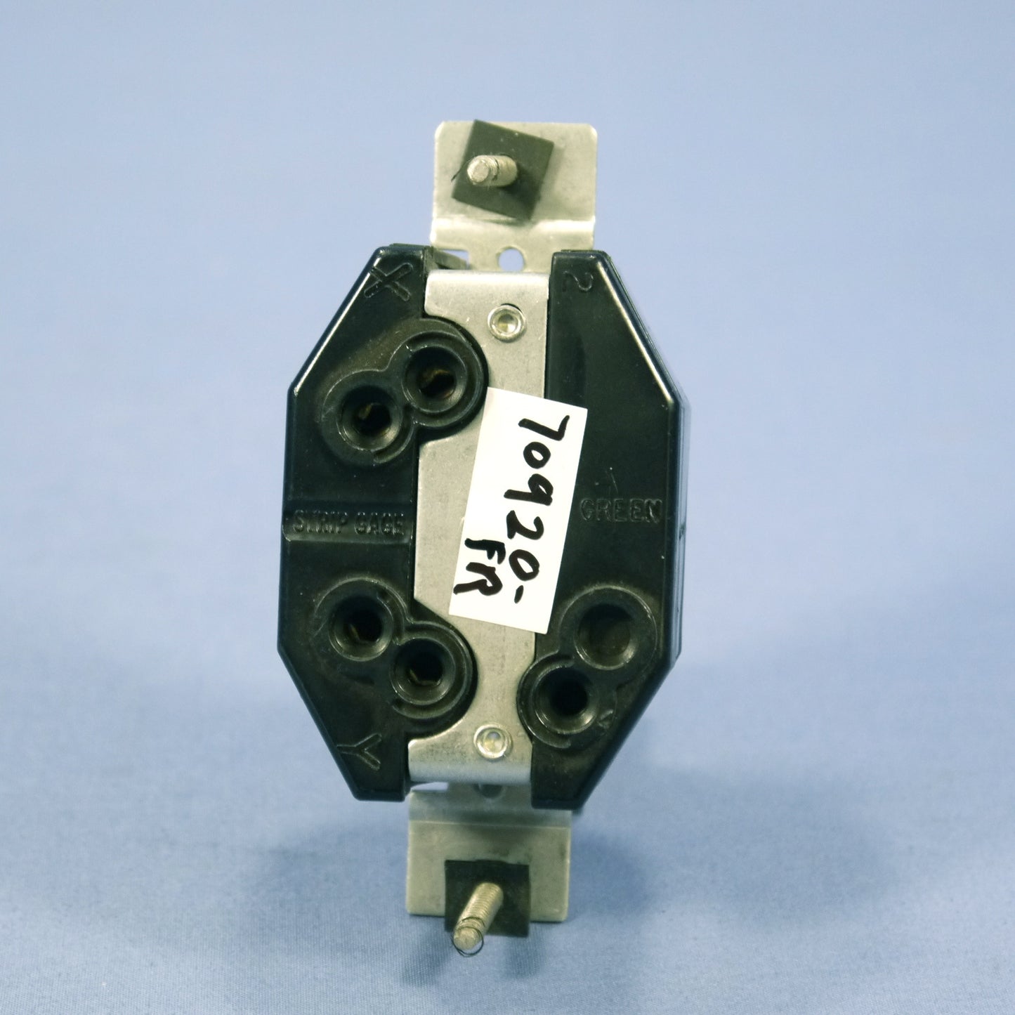 Leviton Twist Turn Locking Receptacle Outlet Nema L9-20R 20A 600V Bulk 70920-FR
