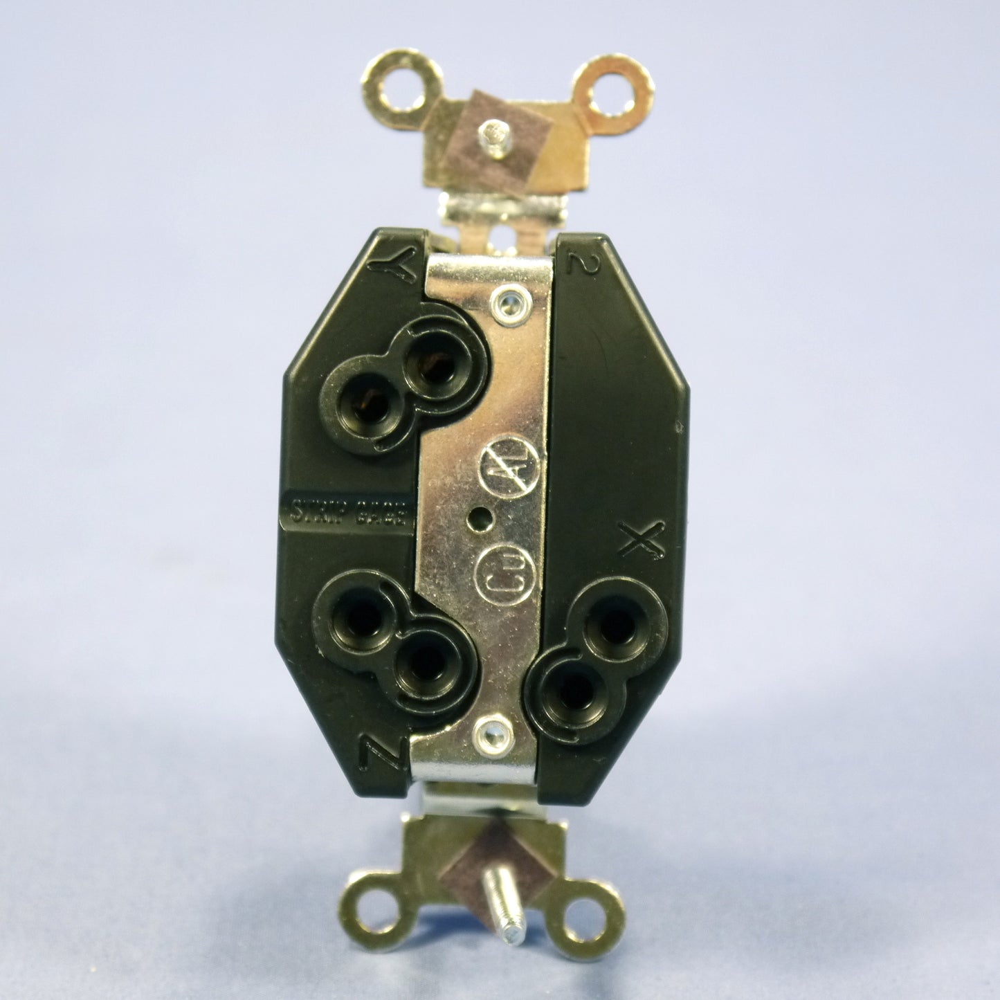 Leviton Turn Locking Receptacle Outlet L11-20R 20A 250V 3 Phase Bulk 71120-FR