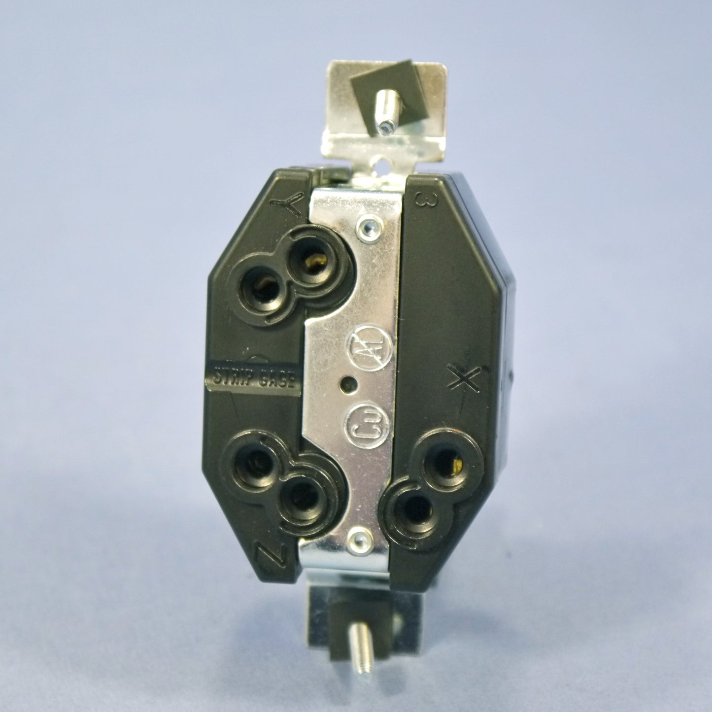 Leviton Turn Twist Locking Receptacle Outlet Nema L11-30R 30A 250V Bulk 71130-FR