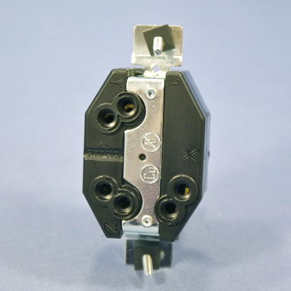 Leviton Turn Twist Locking Receptacle Outlet Nema L11-30R 30A 250V Bulk 71130-FR