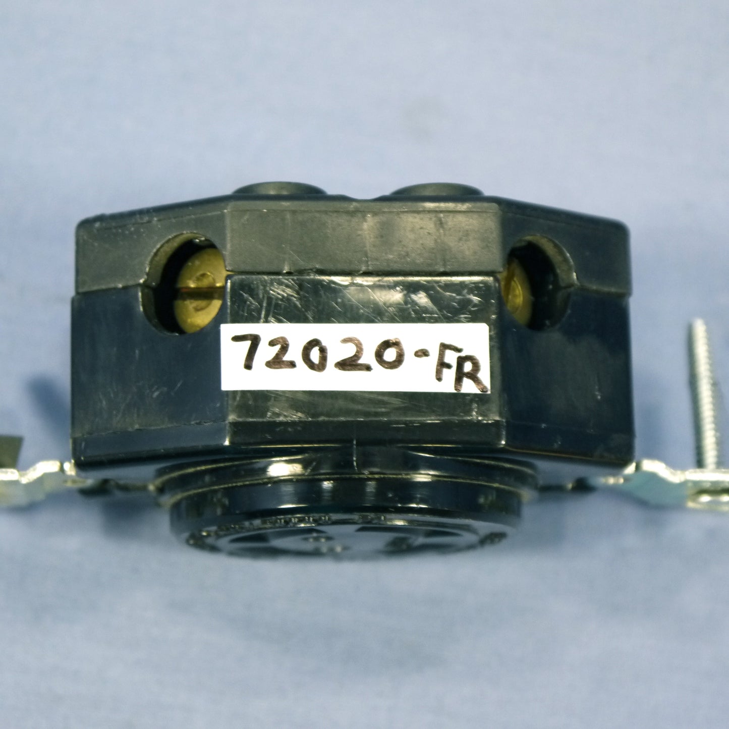 Leviton 72020-FR L20-20R Locking Receptacle Turn Outlet 20A 347/600V 3�Y Bulk