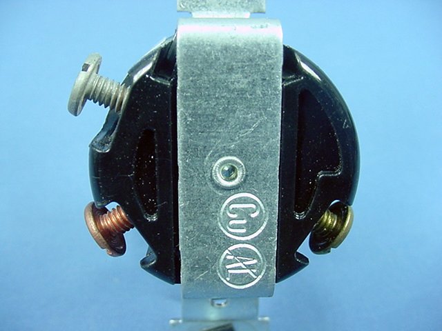 Leviton Non-Nema Twist Turn Locking Receptacle Outlet 15A 125V/10A 250V 7582