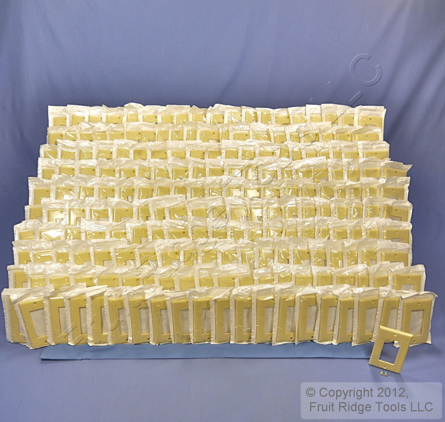 Leviton 80401-IMP Ivory 1-Gang Decora Plastic Standard Wallplate Cover 200-pack