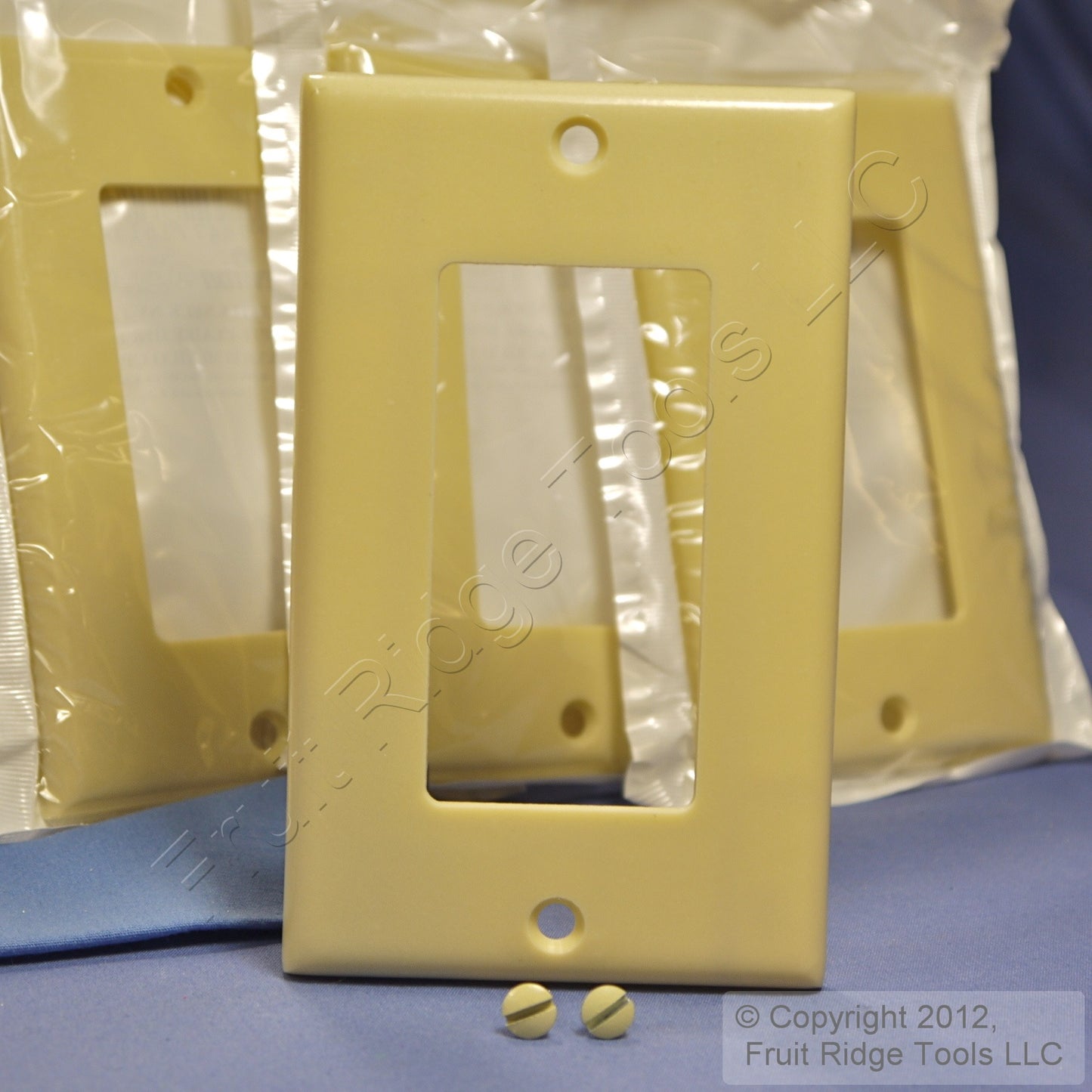 Leviton 80401-IMP Ivory 1-Gang Decora Plastic Standard Wallplate Cover 200-pack