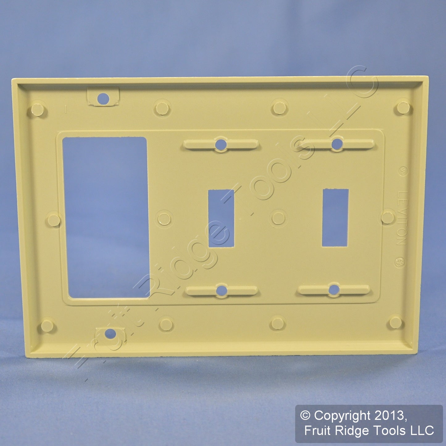 Leviton 80421-I Ivory 3-Gang Toggle Switch Decora GFI Plastic Standard Wallplate