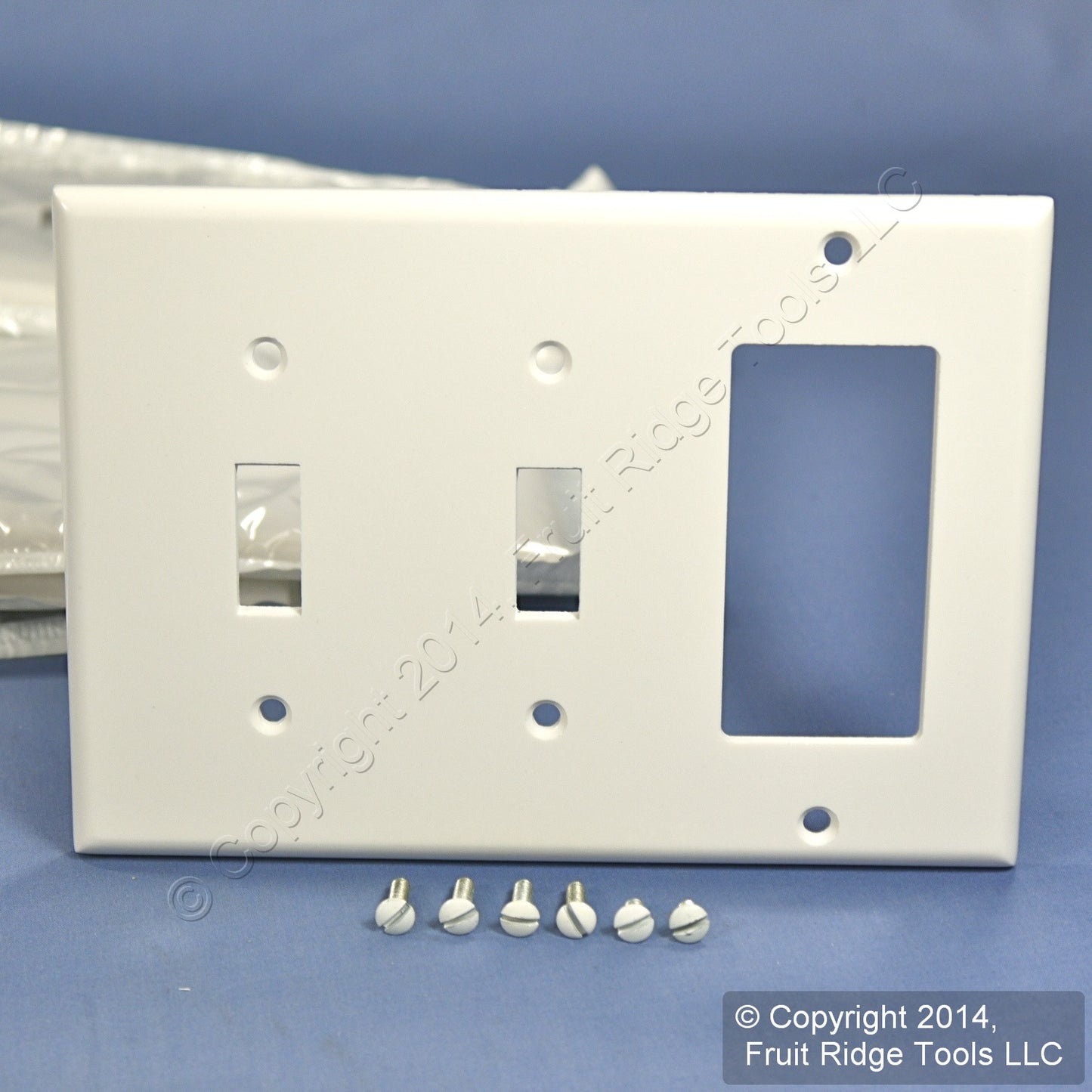 Leviton 80421-W White Standard 3-Gang Toggle Decora Plastic Wallplate Cover 10pc